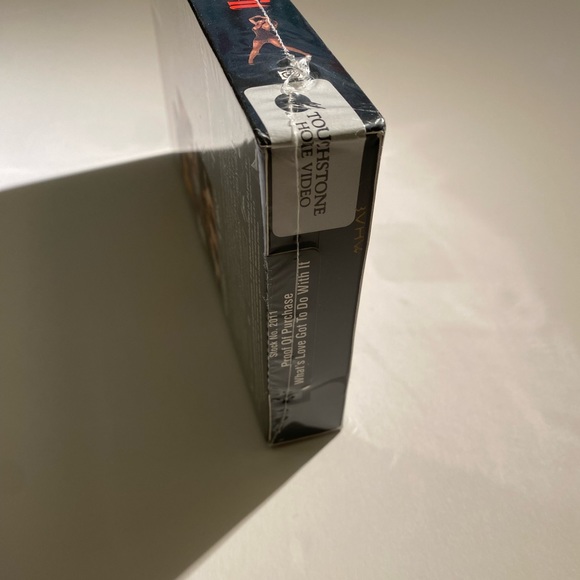 📼 VHS Sealed 1994 Tina Turner Whats Love Got To Do With It? Movie Angela Basset - Picture 3 of 3